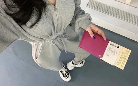 Những thứ không nên mặc khi đi máy bay